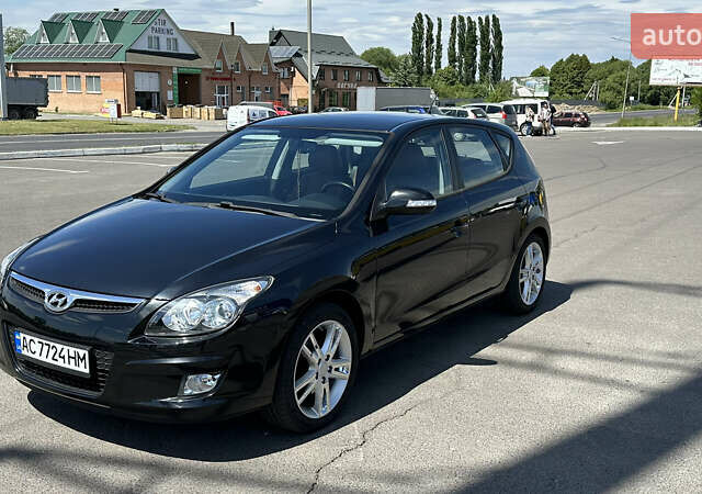 Черный Хендай i30, объемом двигателя 1.6 л и пробегом 194 тыс. км за 9700 $, фото 1 на Automoto.ua