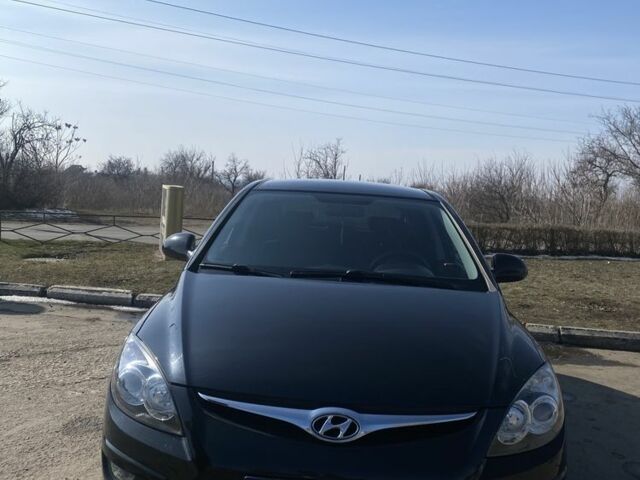 Черный Хендай i30, объемом двигателя 1.4 л и пробегом 210 тыс. км за 6400 $, фото 1 на Automoto.ua