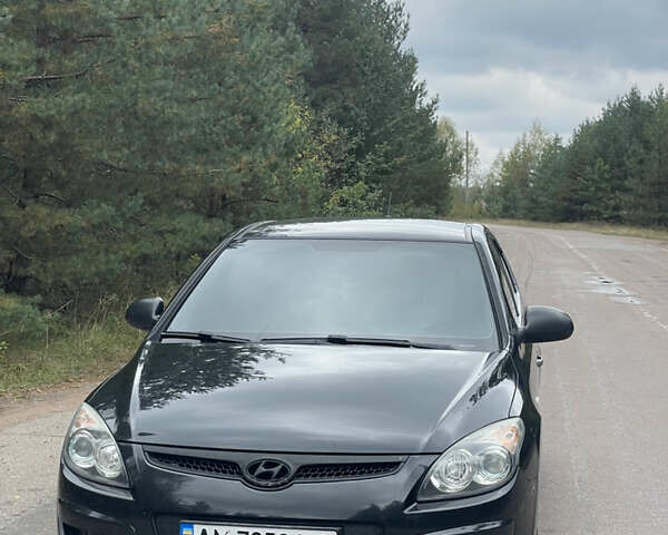 Чорний Хендай i30, об'ємом двигуна 1.4 л та пробігом 223 тис. км за 5500 $, фото 1 на Automoto.ua