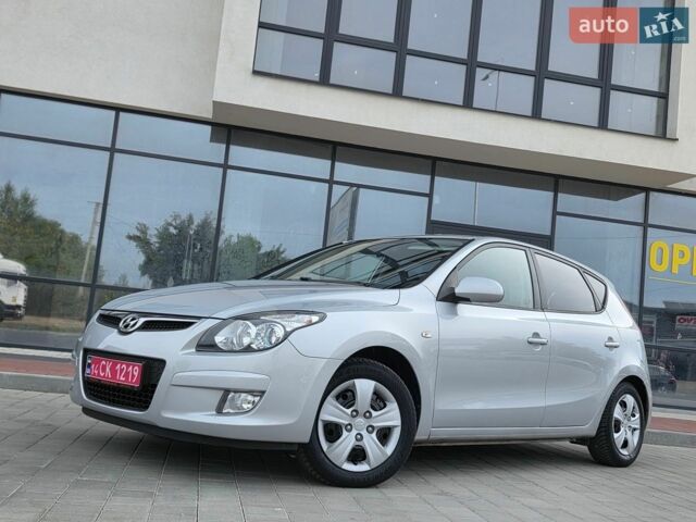 Черный Хендай i30, объемом двигателя 1.6 л и пробегом 179 тыс. км за 7450 $, фото 1 на Automoto.ua