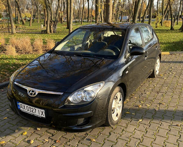 Черный Хендай i30, объемом двигателя 1.4 л и пробегом 242 тыс. км за 6000 $, фото 1 на Automoto.ua
