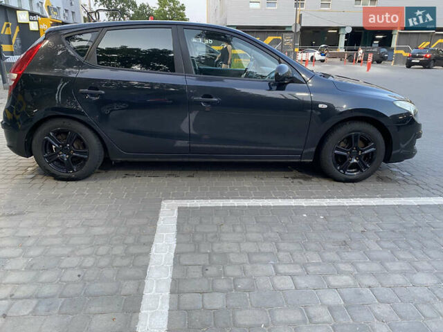 Черный Хендай i30, объемом двигателя 1.4 л и пробегом 194 тыс. км за 6000 $, фото 1 на Automoto.ua