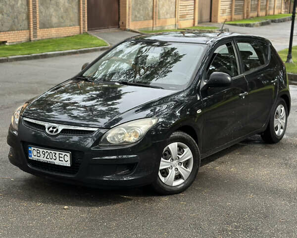 Черный Хендай i30, объемом двигателя 1.4 л и пробегом 247 тыс. км за 5999 $, фото 1 на Automoto.ua