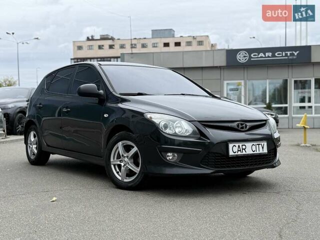 Черный Хендай i30, объемом двигателя 1.6 л и пробегом 272 тыс. км за 4800 $, фото 1 на Automoto.ua
