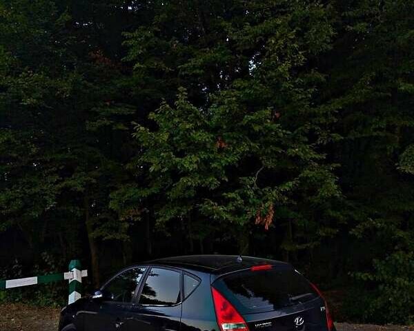 Черный Хендай i30, объемом двигателя 1.6 л и пробегом 10 тыс. км за 7999 $, фото 1 на Automoto.ua