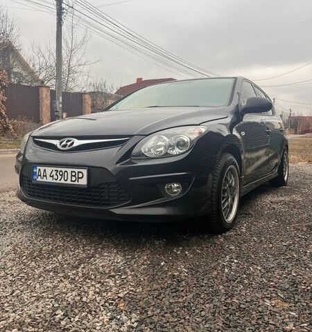Черный Хендай i30, объемом двигателя 1.58 л и пробегом 260 тыс. км за 6400 $, фото 1 на Automoto.ua
