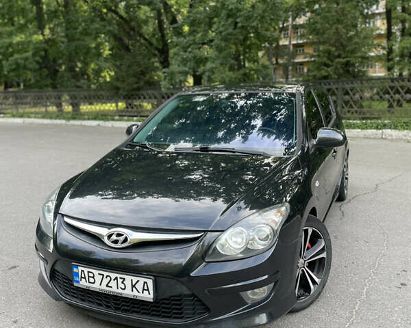 Черный Хендай i30, объемом двигателя 1.58 л и пробегом 285 тыс. км за 6300 $, фото 1 на Automoto.ua