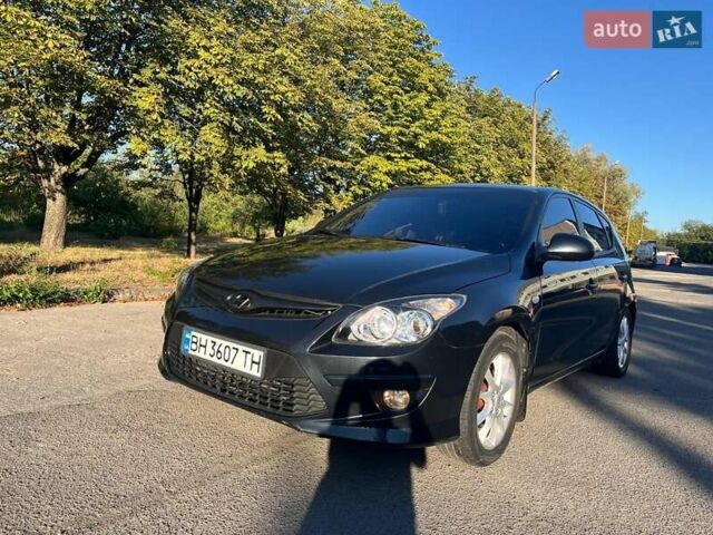 Черный Хендай i30, объемом двигателя 1.6 л и пробегом 219 тыс. км за 4700 $, фото 1 на Automoto.ua