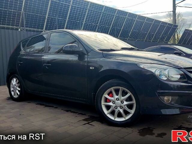 Черный Хендай i30, объемом двигателя 1.6 л и пробегом 221 тыс. км за 5900 $, фото 1 на Automoto.ua