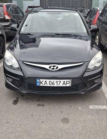 Черный Хендай i30, объемом двигателя 1.58 л и пробегом 239 тыс. км за 4900 $, фото 1 на Automoto.ua