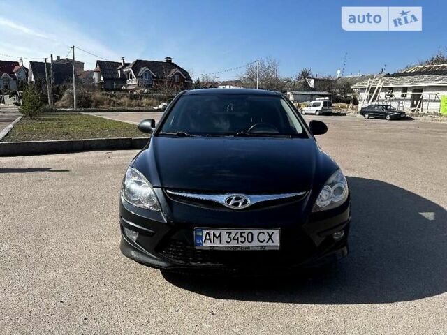 Черный Хендай i30, объемом двигателя 1.6 л и пробегом 330 тыс. км за 5850 $, фото 1 на Automoto.ua