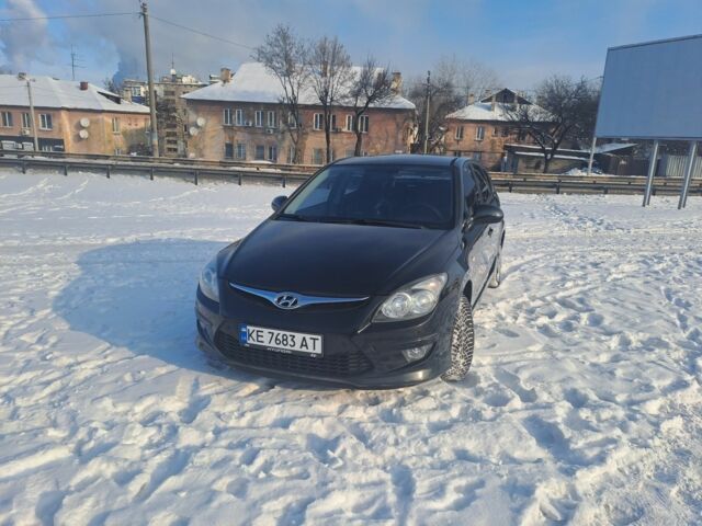 Черный Хендай i30, объемом двигателя 1.6 л и пробегом 201 тыс. км за 6800 $, фото 1 на Automoto.ua