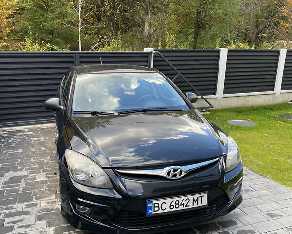 Черный Хендай i30, объемом двигателя 1.4 л и пробегом 175 тыс. км за 5700 $, фото 1 на Automoto.ua