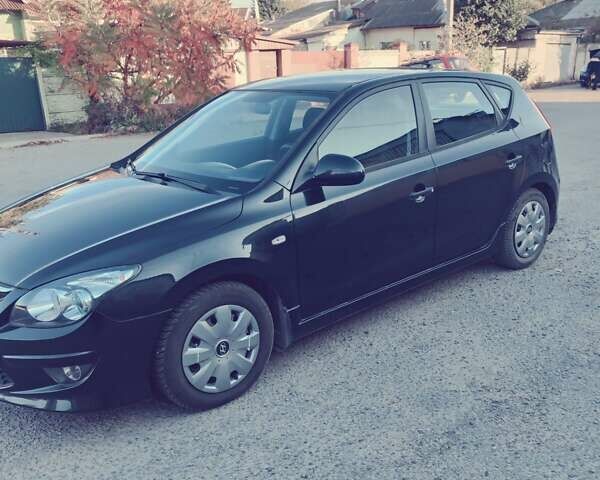 Черный Хендай i30, объемом двигателя 1.4 л и пробегом 210 тыс. км за 5600 $, фото 1 на Automoto.ua