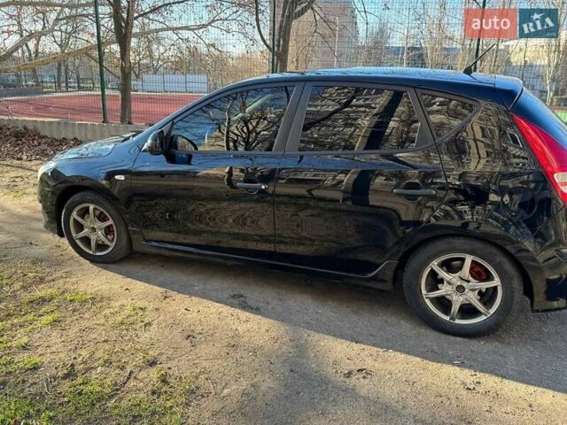 Черный Хендай i30, объемом двигателя 1.4 л и пробегом 260 тыс. км за 4100 $, фото 1 на Automoto.ua