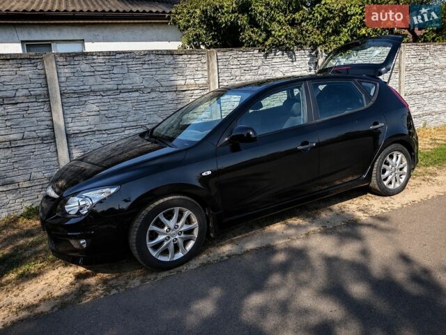 Чорний Хендай i30, об'ємом двигуна 1.4 л та пробігом 190 тис. км за 6500 $, фото 1 на Automoto.ua