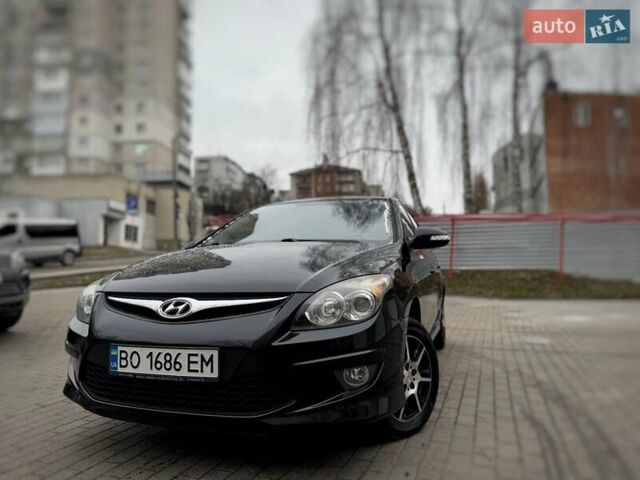 Черный Хендай i30, объемом двигателя 1.58 л и пробегом 215 тыс. км за 7500 $, фото 1 на Automoto.ua