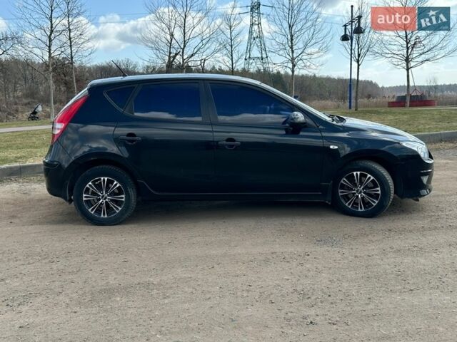 Черный Хендай i30, объемом двигателя 1.58 л и пробегом 242 тыс. км за 6000 $, фото 1 на Automoto.ua