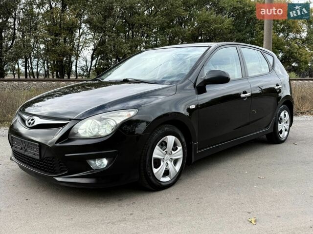 Чорний Хендай i30, об'ємом двигуна 1.4 л та пробігом 180 тис. км за 6499 $, фото 1 на Automoto.ua