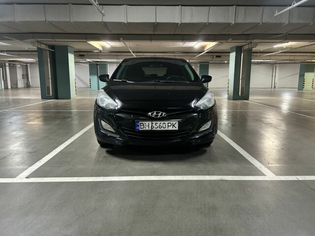 Черный Хендай i30, объемом двигателя 1.4 л и пробегом 220 тыс. км за 7600 $, фото 1 на Automoto.ua