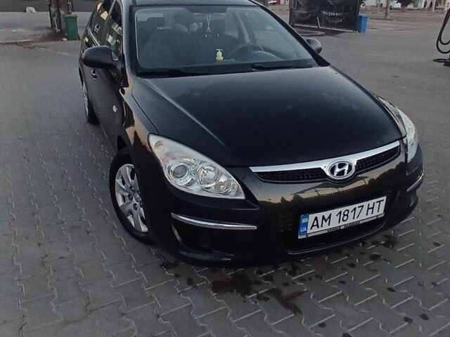 Черный Хендай i30, объемом двигателя 1.58 л и пробегом 252 тыс. км за 5500 $, фото 1 на Automoto.ua