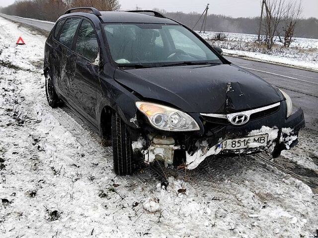 Черный Хендай i30, объемом двигателя 1.6 л и пробегом 236 тыс. км за 1500 $, фото 1 на Automoto.ua