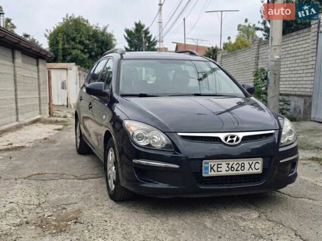 Черный Хендай i30, объемом двигателя 1.4 л и пробегом 201 тыс. км за 4555 $, фото 1 на Automoto.ua