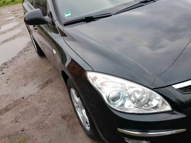 Черный Хендай i30, объемом двигателя 1.6 л и пробегом 256 тыс. км за 5600 $, фото 1 на Automoto.ua