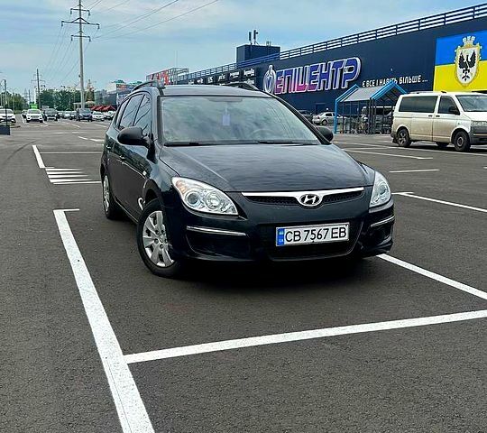 Черный Хендай i30, объемом двигателя 1.6 л и пробегом 300 тыс. км за 5550 $, фото 1 на Automoto.ua