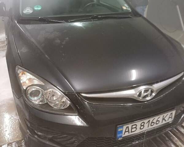 Черный Хендай i30, объемом двигателя 1.58 л и пробегом 330 тыс. км за 6100 $, фото 1 на Automoto.ua