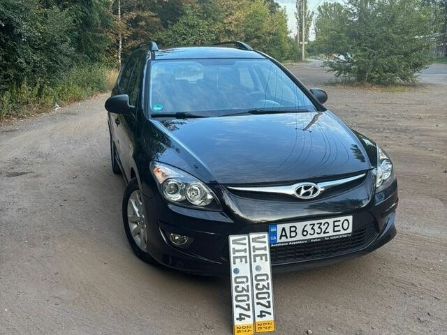 Черный Хендай i30, объемом двигателя 1.4 л и пробегом 212 тыс. км за 5550 $, фото 1 на Automoto.ua