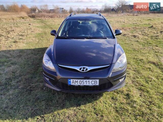 Черный Хендай i30, объемом двигателя 1.58 л и пробегом 301 тыс. км за 6900 $, фото 1 на Automoto.ua