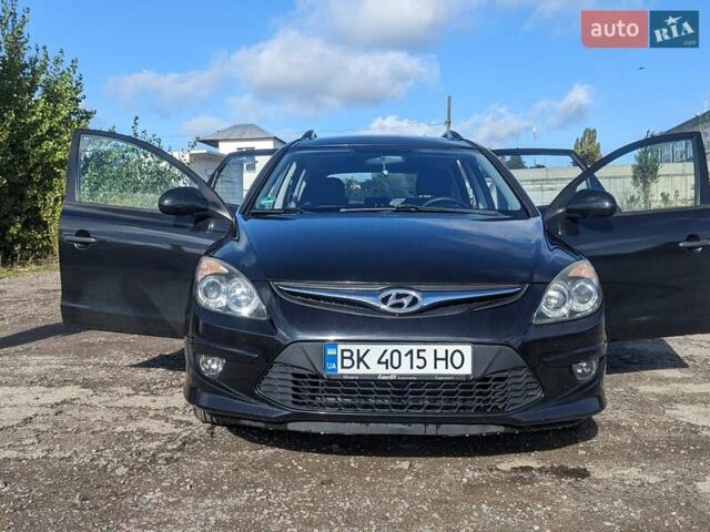 Черный Хендай i30, объемом двигателя 1.4 л и пробегом 183 тыс. км за 7000 $, фото 1 на Automoto.ua