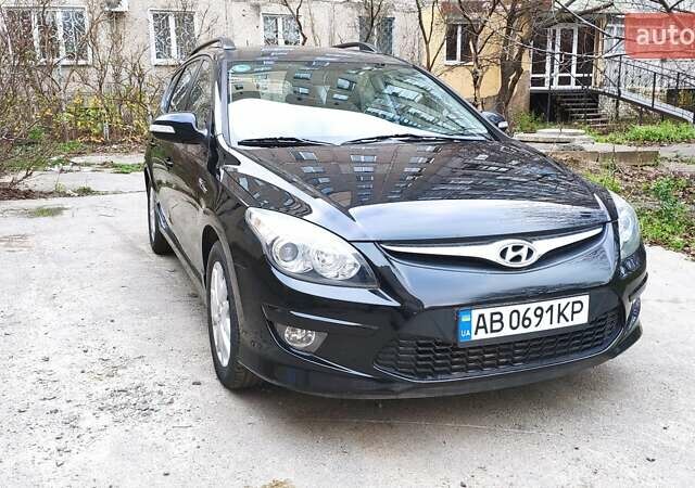 Черный Хендай i30, объемом двигателя 1.4 л и пробегом 275 тыс. км за 6000 $, фото 1 на Automoto.ua