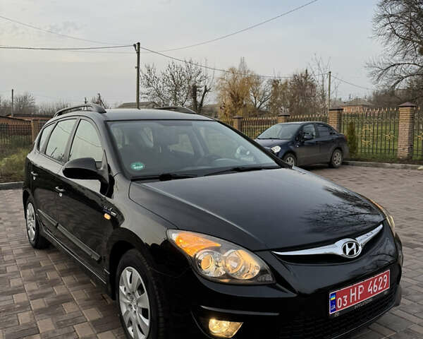 Черный Хендай i30, объемом двигателя 1.4 л и пробегом 210 тыс. км за 6750 $, фото 1 на Automoto.ua