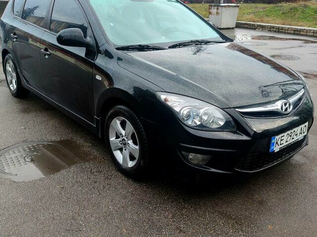 Черный Хендай i30, объемом двигателя 1.6 л и пробегом 212 тыс. км за 7399 $, фото 1 на Automoto.ua