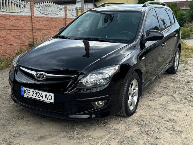Черный Хендай i30, объемом двигателя 1.6 л и пробегом 209 тыс. км за 7300 $, фото 1 на Automoto.ua