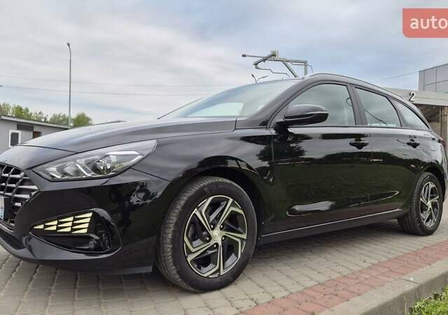 Черный Хендай i30, объемом двигателя 1.6 л и пробегом 197 тыс. км за 15650 $, фото 1 на Automoto.ua