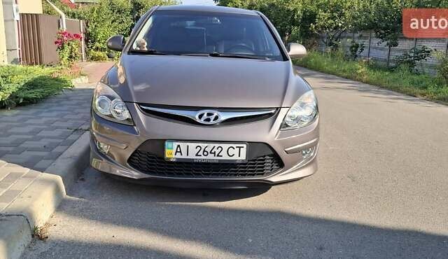Коричневий Хендай i30, об'ємом двигуна 1.58 л та пробігом 106 тис. км за 8500 $, фото 1 на Automoto.ua