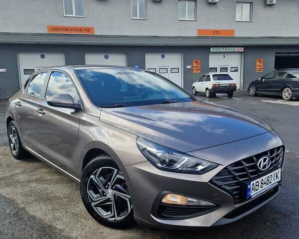 Коричневый Хендай i30, объемом двигателя 1 л и пробегом 47 тыс. км за 15400 $, фото 1 на Automoto.ua