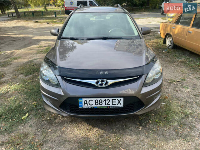 Коричневый Хендай i30, объемом двигателя 1.58 л и пробегом 211 тыс. км за 7500 $, фото 1 на Automoto.ua