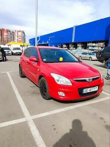 Красный Хендай i30, объемом двигателя 1.6 л и пробегом 247 тыс. км за 5800 $, фото 1 на Automoto.ua