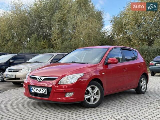Красный Хендай i30, объемом двигателя 1.6 л и пробегом 135 тыс. км за 5900 $, фото 1 на Automoto.ua
