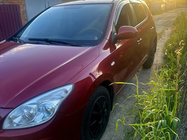 Червоний Хендай i30, об'ємом двигуна 1.4 л та пробігом 230 тис. км за 4500 $, фото 1 на Automoto.ua