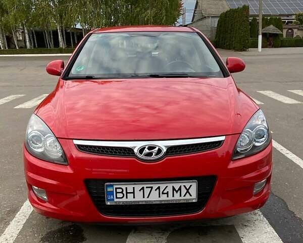 Красный Хендай i30, объемом двигателя 1.58 л и пробегом 236 тыс. км за 5000 $, фото 1 на Automoto.ua