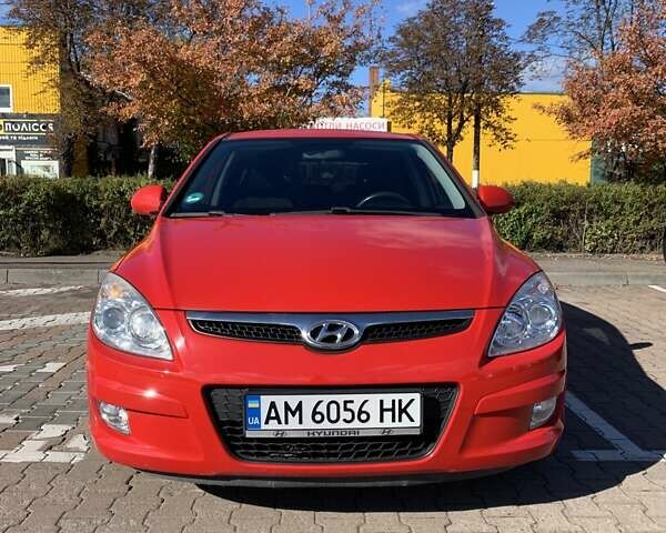 Красный Хендай i30, объемом двигателя 1.4 л и пробегом 262 тыс. км за 5200 $, фото 1 на Automoto.ua