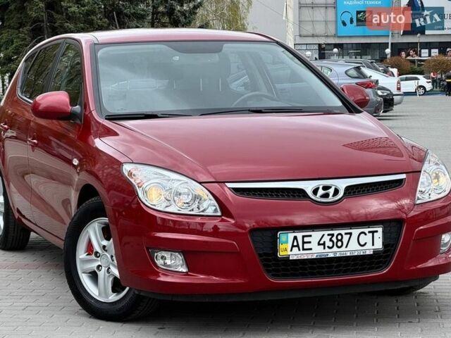 Красный Хендай i30, объемом двигателя 1.6 л и пробегом 77 тыс. км за 10500 $, фото 1 на Automoto.ua