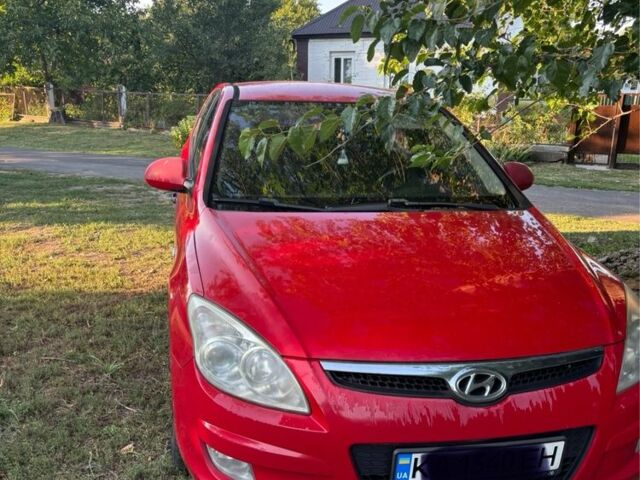 Красный Хендай i30, объемом двигателя 1.6 л и пробегом 284 тыс. км за 4494 $, фото 1 на Automoto.ua