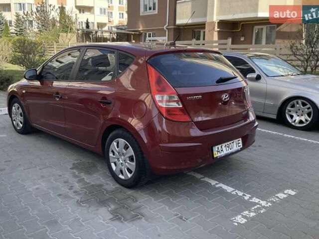 Красный Хендай i30, объемом двигателя 1.6 л и пробегом 117 тыс. км за 5900 $, фото 1 на Automoto.ua