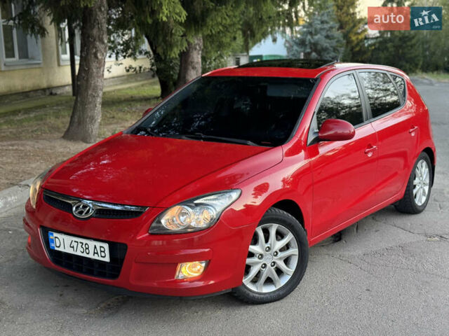 Красный Хендай i30, объемом двигателя 1.6 л и пробегом 161 тыс. км за 7000 $, фото 1 на Automoto.ua